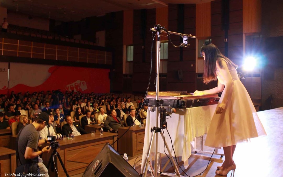 Vẽ tranh cát sự kiện TEDx UEH