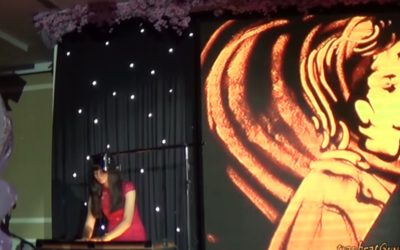 Quỳnh Hoa Biểu Diễn Vẽ Tranh Cát